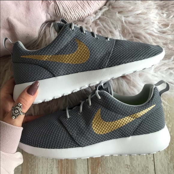 NWT Nike ID Roshe one Custom Gold swoosh - Picture 3 of 8